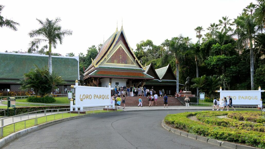 Entrada al Loro Parque