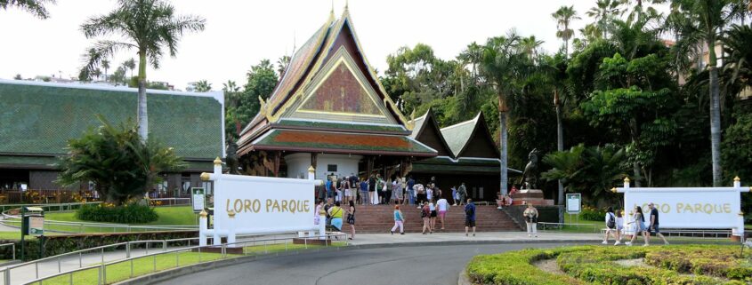 Entrada al Loro Parque